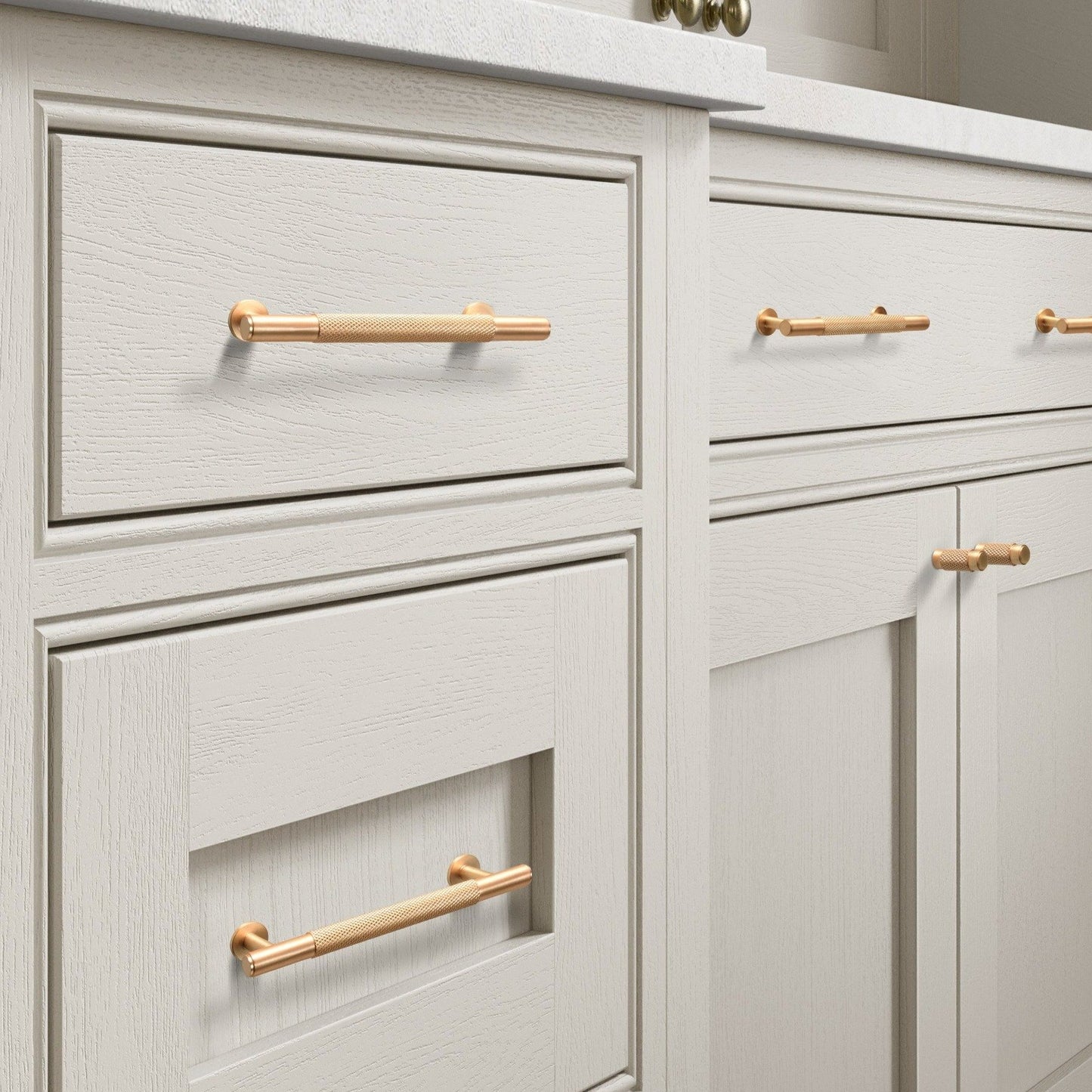 London Knurled Pull in Brushed Brass