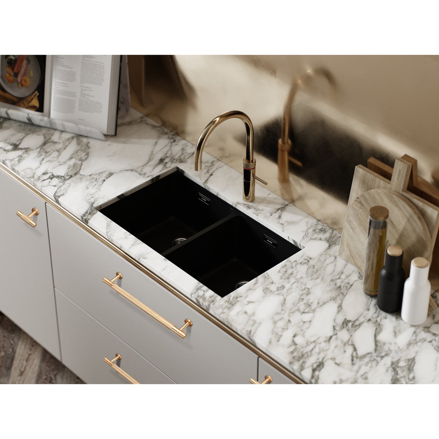 London Knurled Pull in Brushed Brass