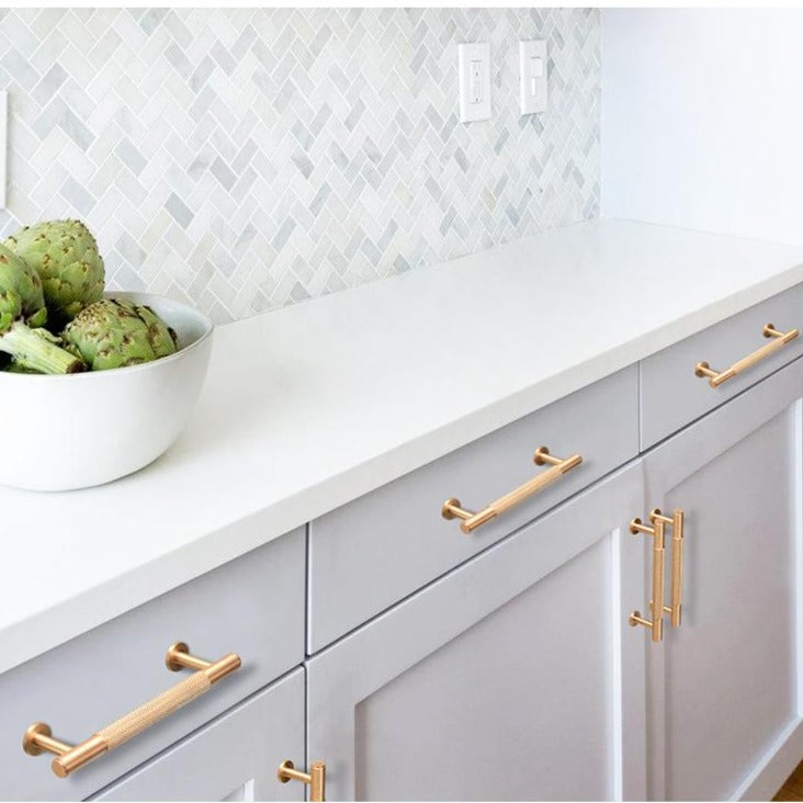 London Knurled Pull in Brushed Brass