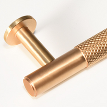 Load image into Gallery viewer, London Knurled Pull in Brushed Brass
